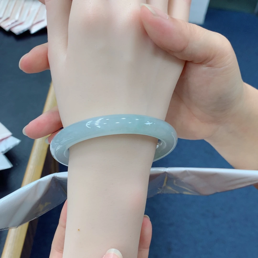 发***糕翡翠未镶嵌手镯48小时