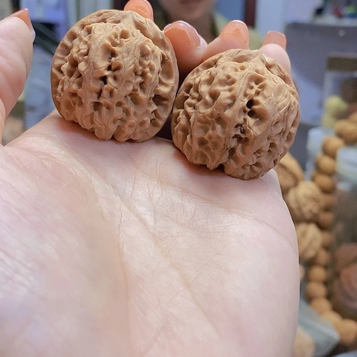 【闪购商品】文玩核桃把件35大石窝大肚子蜡皮