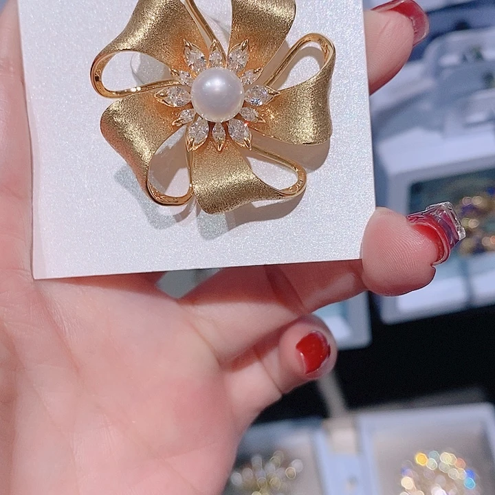 锆石铜合金金属拉丝花朵胸针