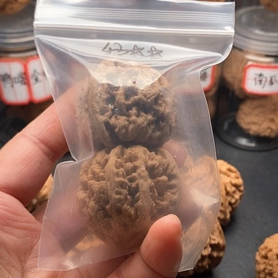 文玩核桃把件T****儿大粗筋