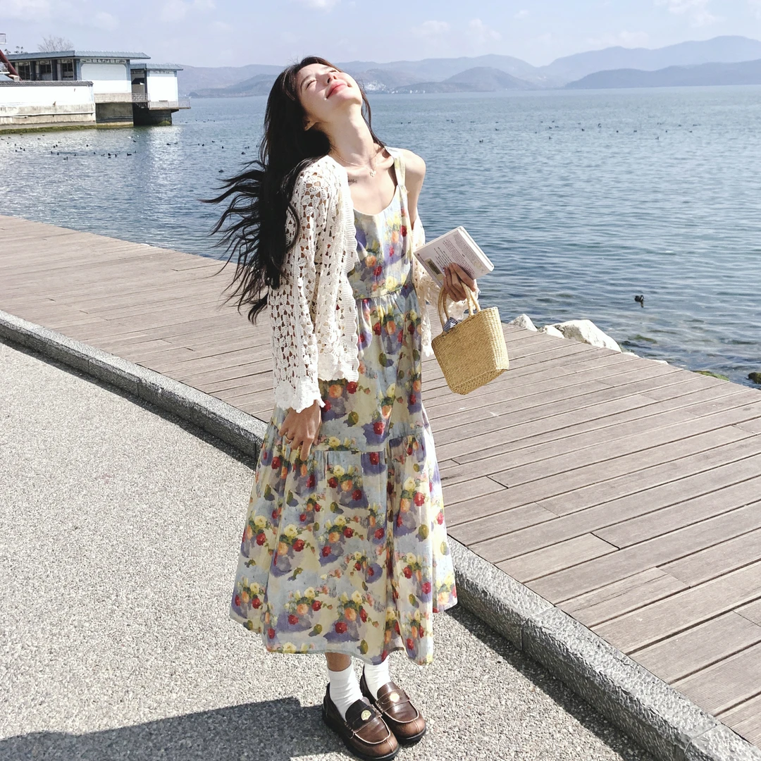 法式镂空开衫油画风吊带连衣裙2025新款女夏季高级感小个子度假裙