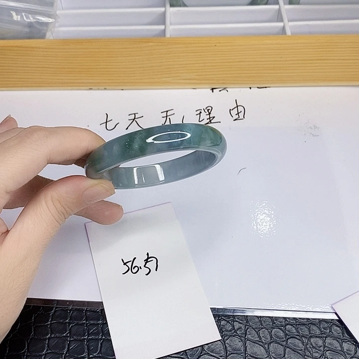翡翠手镯未镶嵌一图一物实物为准