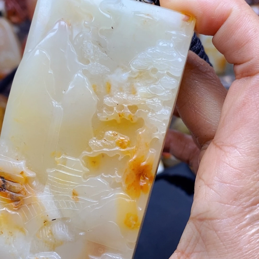 石英质玉（黄龙玉）颈饰未镶嵌