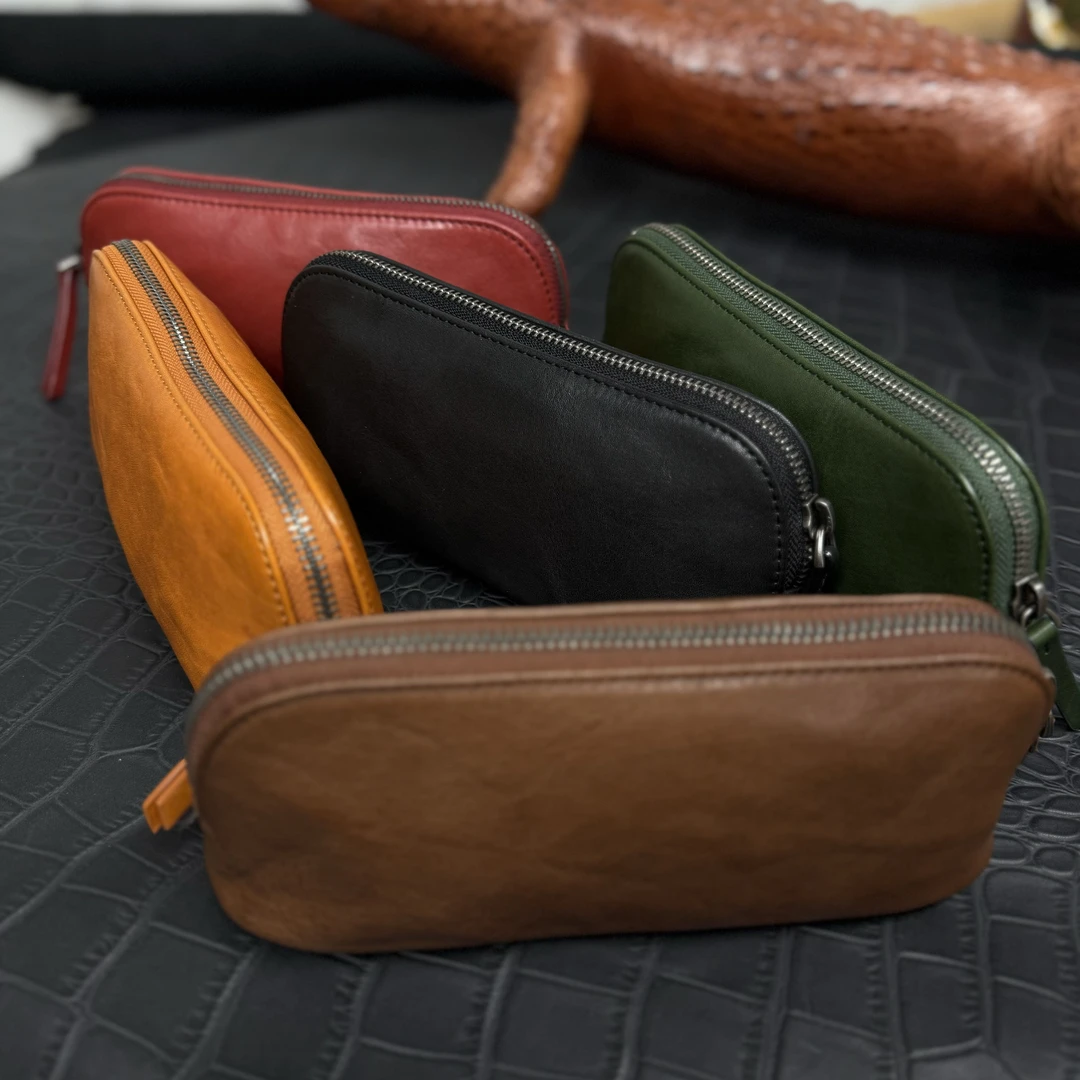 【溯源者】头层牛皮复古拉链笔袋轻便手机包化妆收纳包SG60257