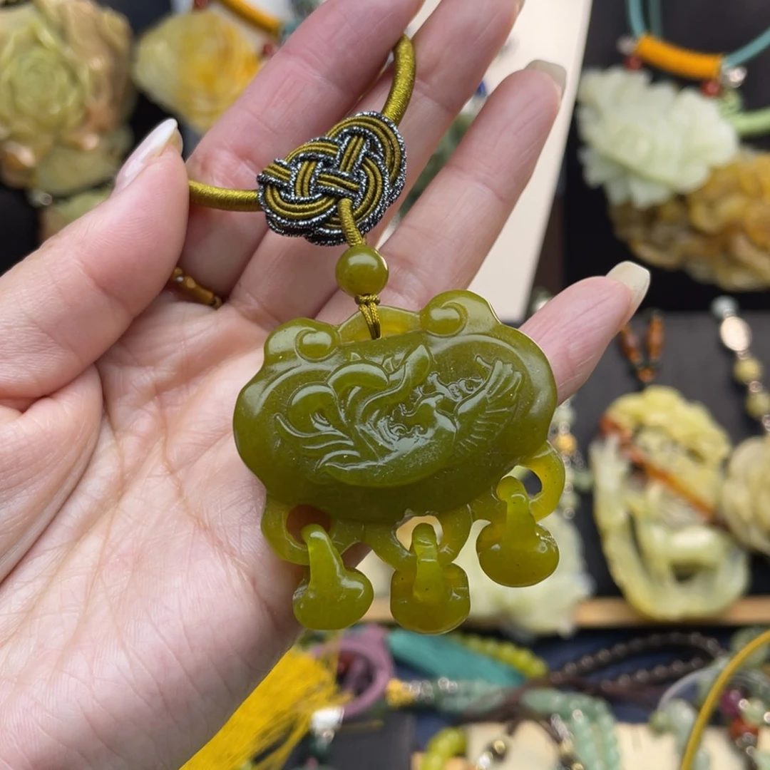 蛇纹石玉颈饰未镶嵌
