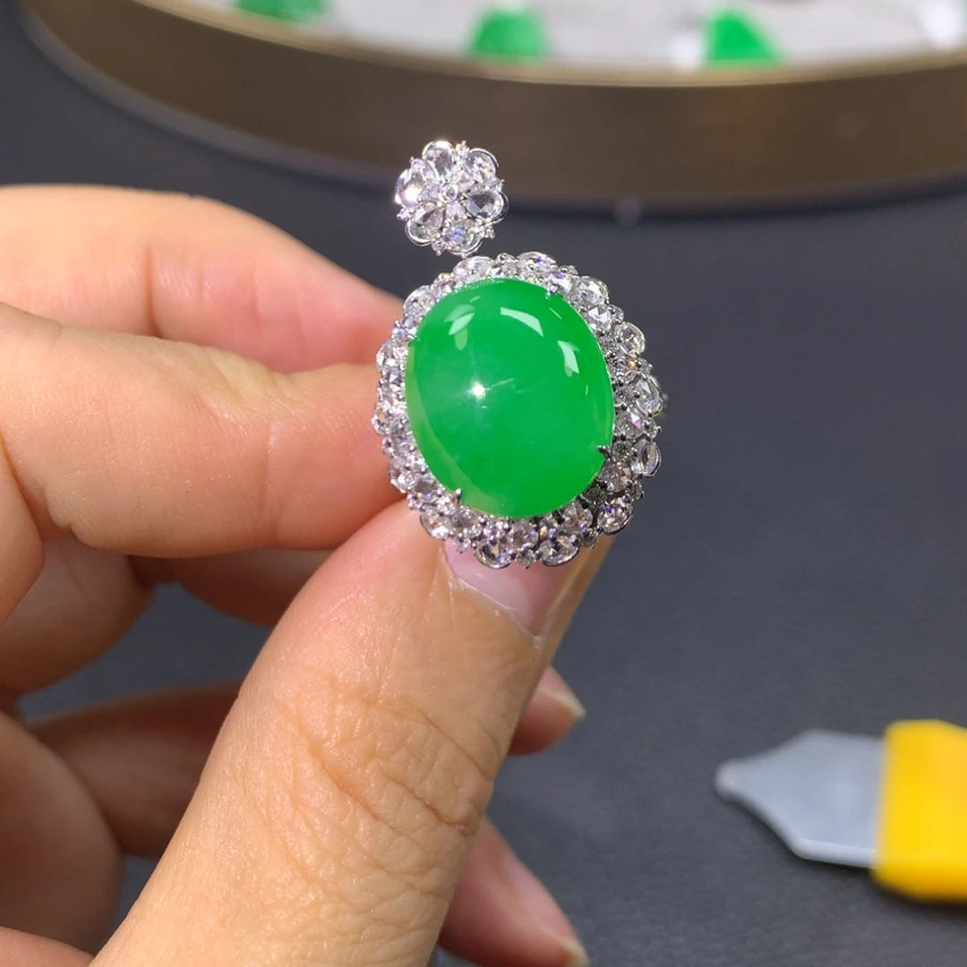 翡翠戒指18K金镶嵌翡翠