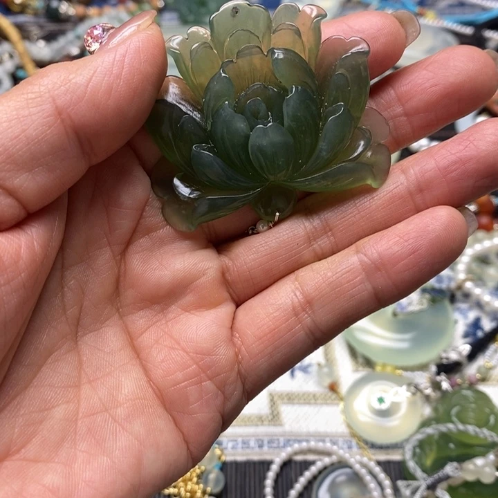 蛇纹石玉颈饰未镶嵌从***.挂件