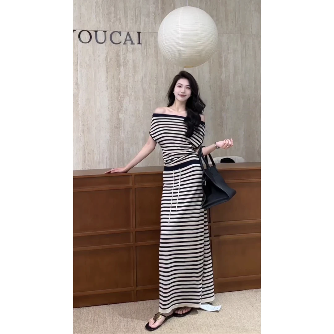 一字领短袖条纹针织衫+包臀半身裙套装