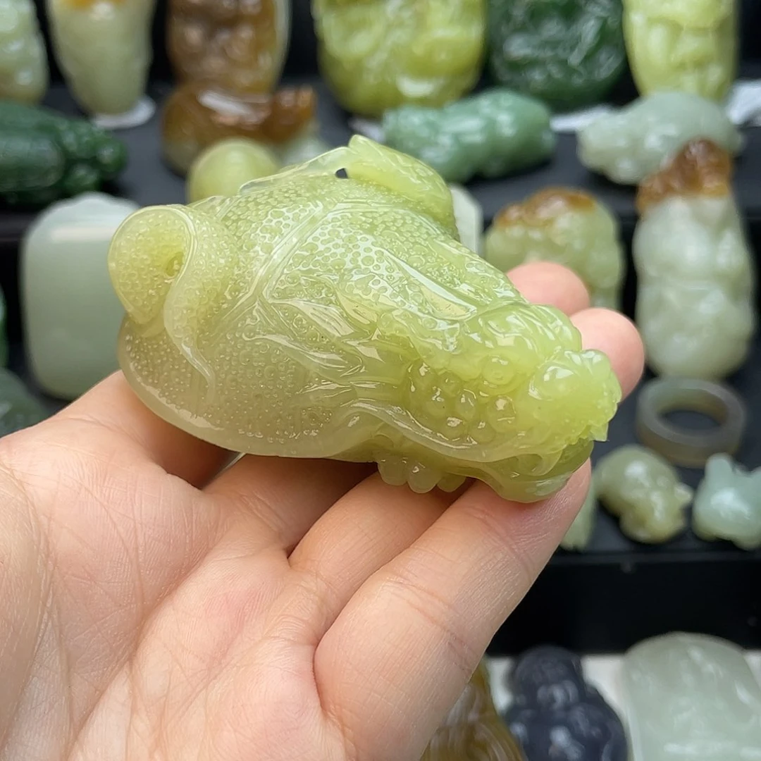 和田玉未镶嵌颈饰天*