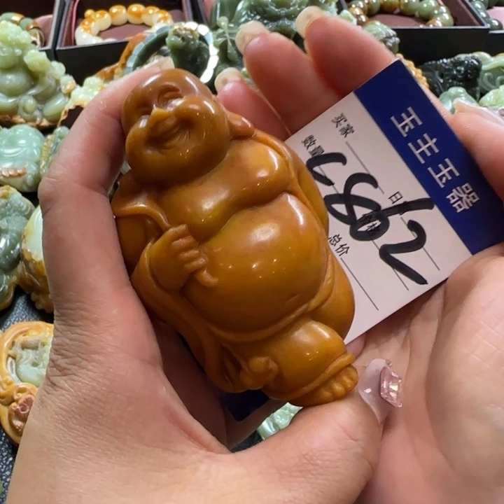 透闪石质玉未镶嵌把件