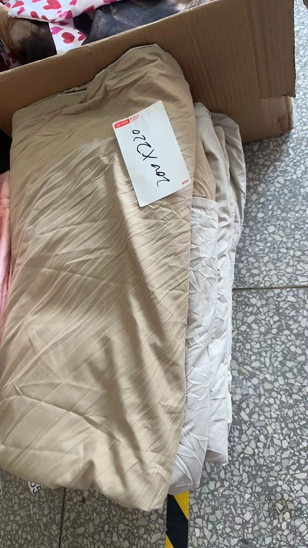 《兵哥外贸》3楼200×220灰咖色化纤无拉链被套 发一张 微瑕疵