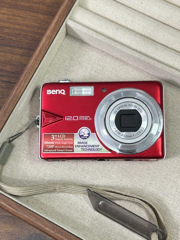 9新 Benq/明基 t1260 红色 1200w像素 触摸屏ccd数码相机