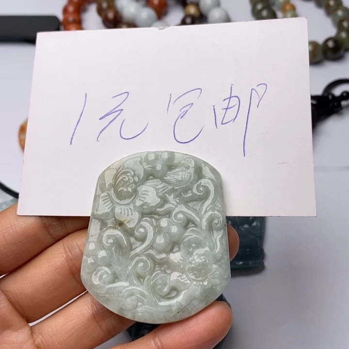 翡翠颈饰未镶嵌守***缘翡翠