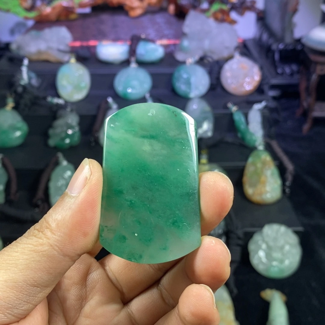 石英质玉（非洲翠）未镶嵌吊坠(不含链)无事牌