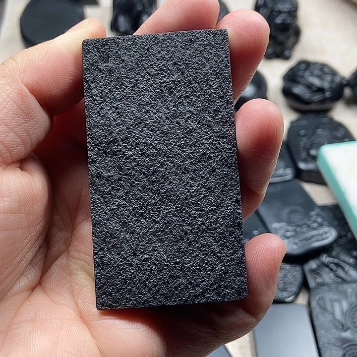 阳***艺和田玉（墨玉）未镶嵌颈饰