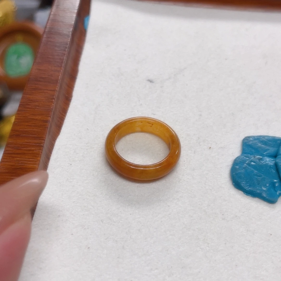 翡翠未镶嵌颈饰戎圈
