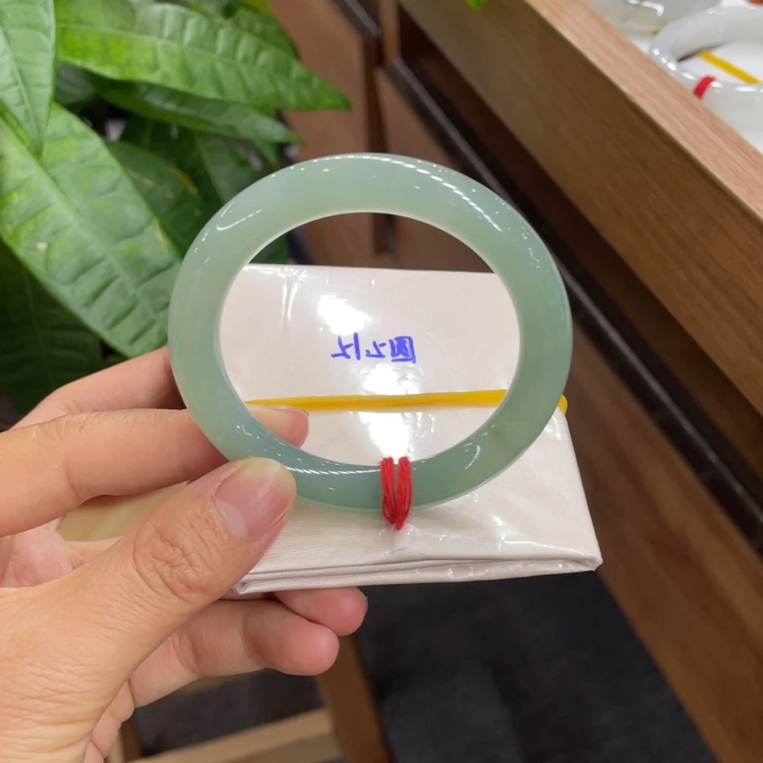 翡翠手镯未镶嵌天然翡翠