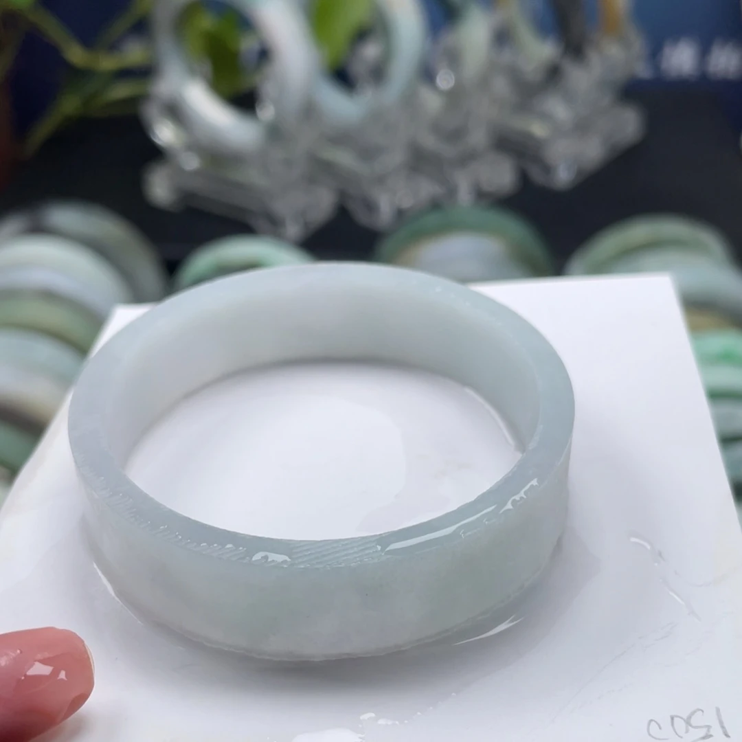 定制翡翠未镶嵌翡翠手镯