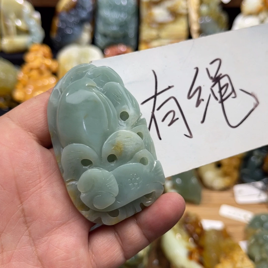 蛇纹石玉未镶嵌颈饰