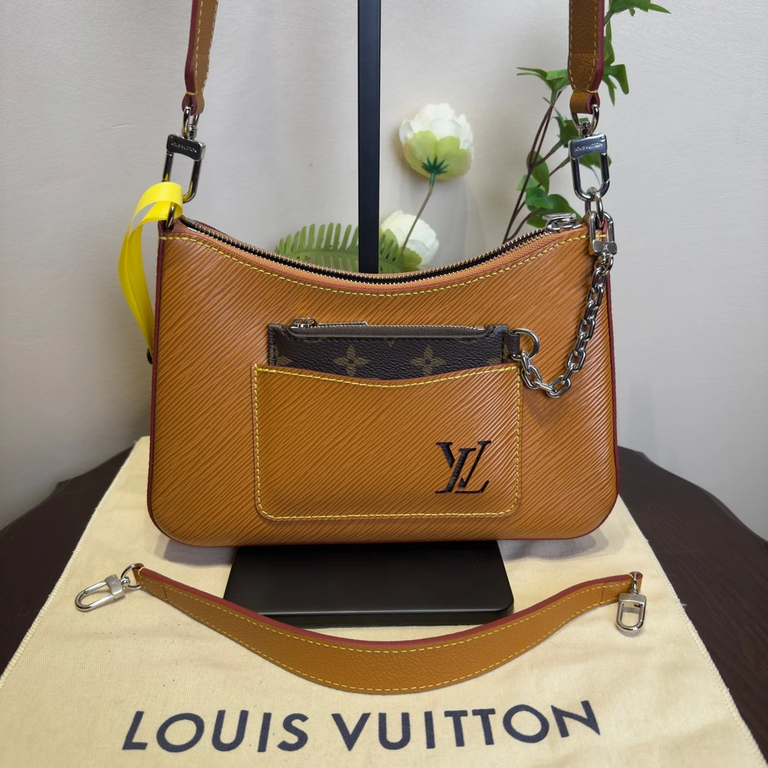 全新未使用 LouisVuitton/路易威登  信封包 /8018