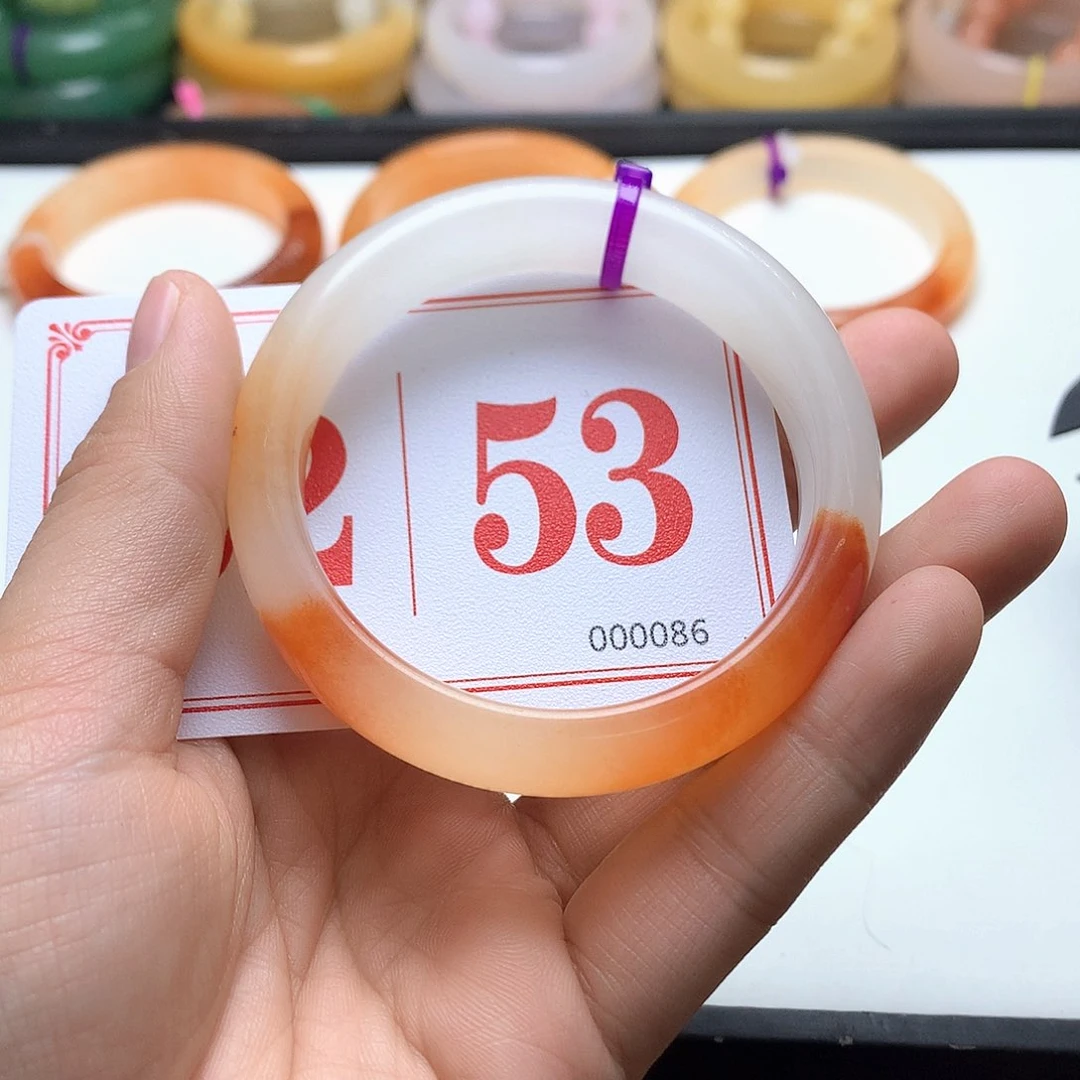 未镶嵌石英质玉（黄龙玉）手镯P***y