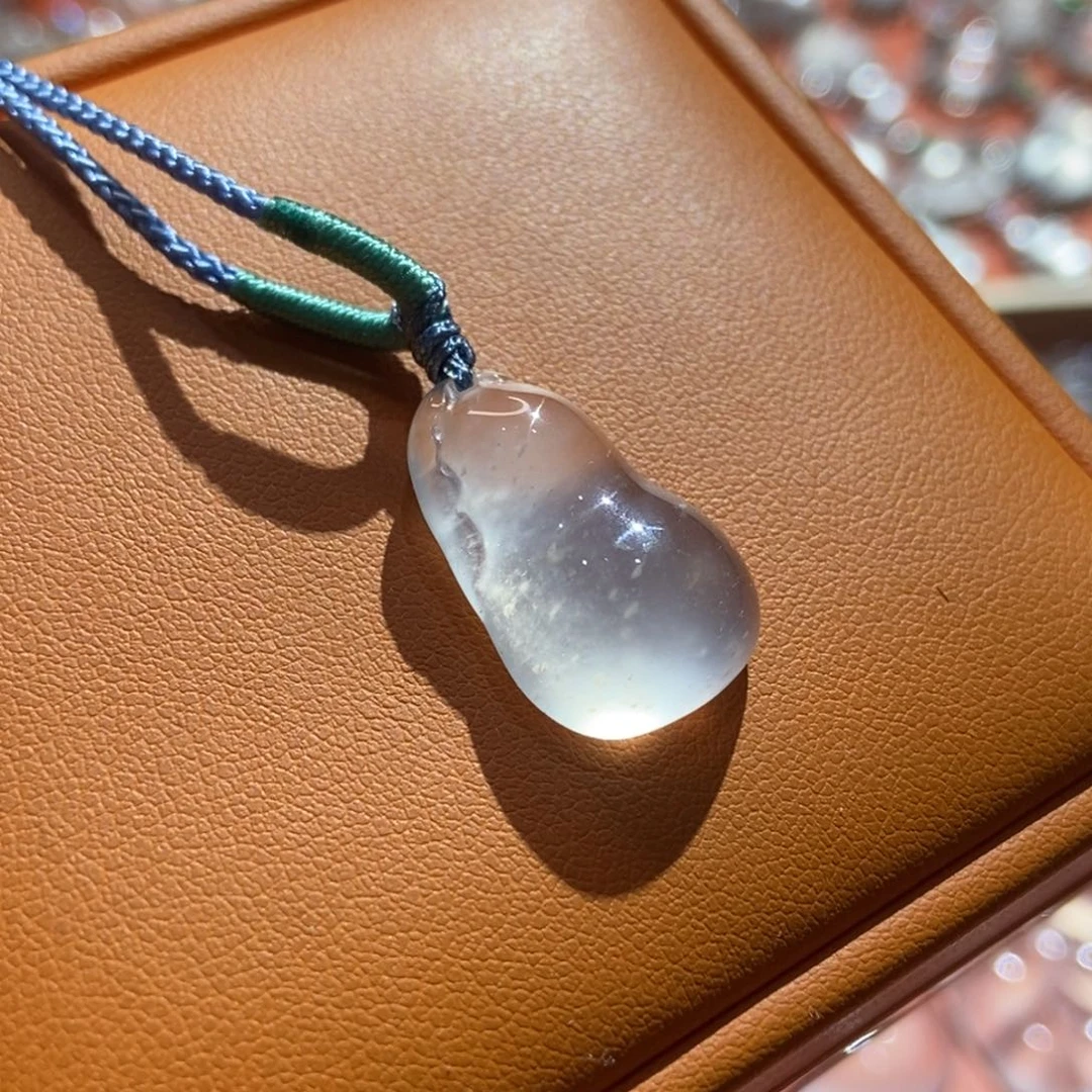 石英质玉未镶嵌颈饰