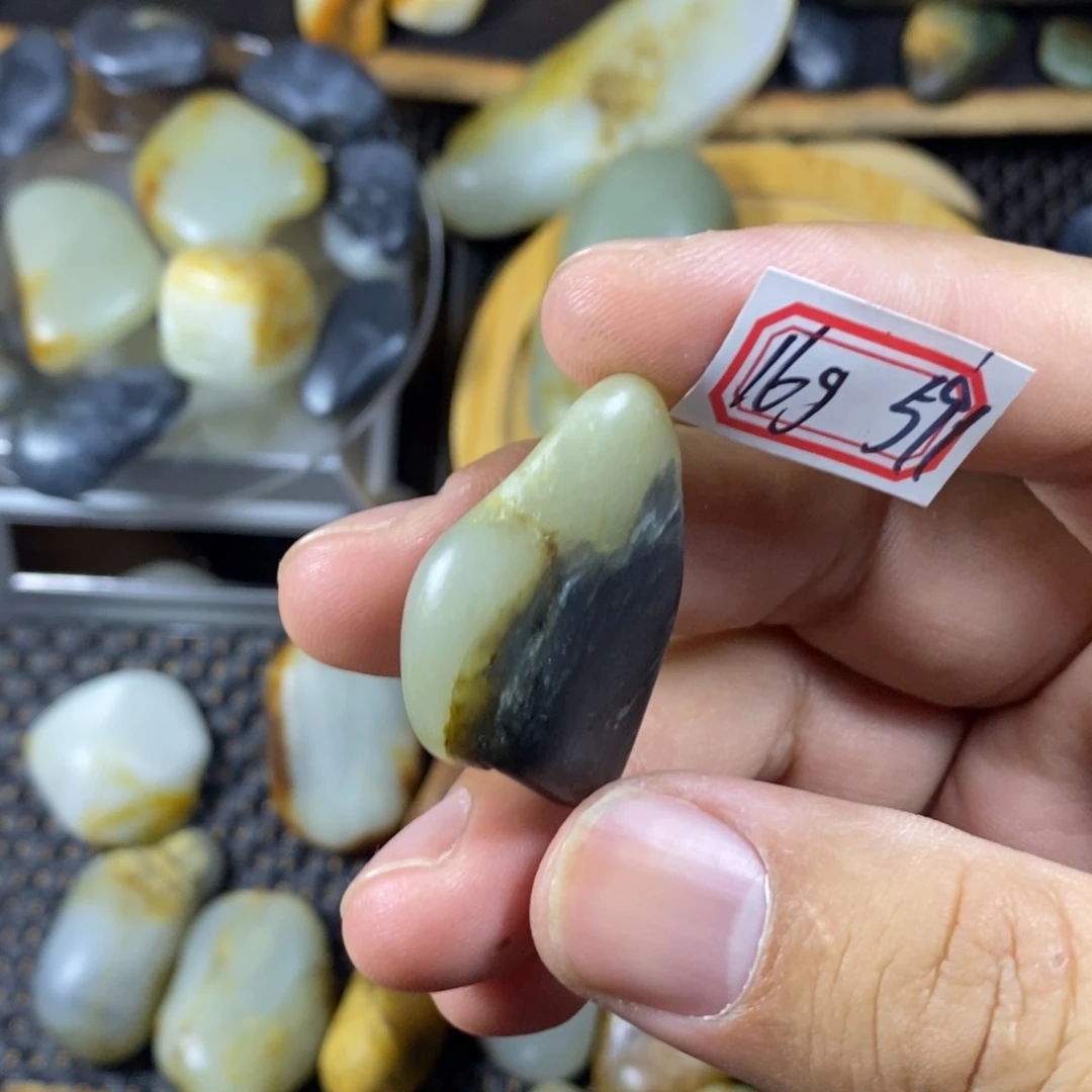 和田玉（糖玉）未镶嵌挂件