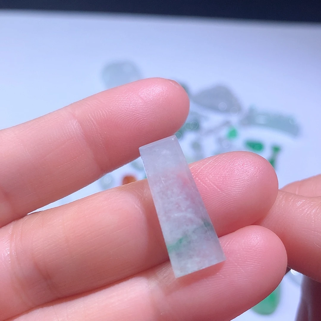 翡翠颈饰未镶嵌无事