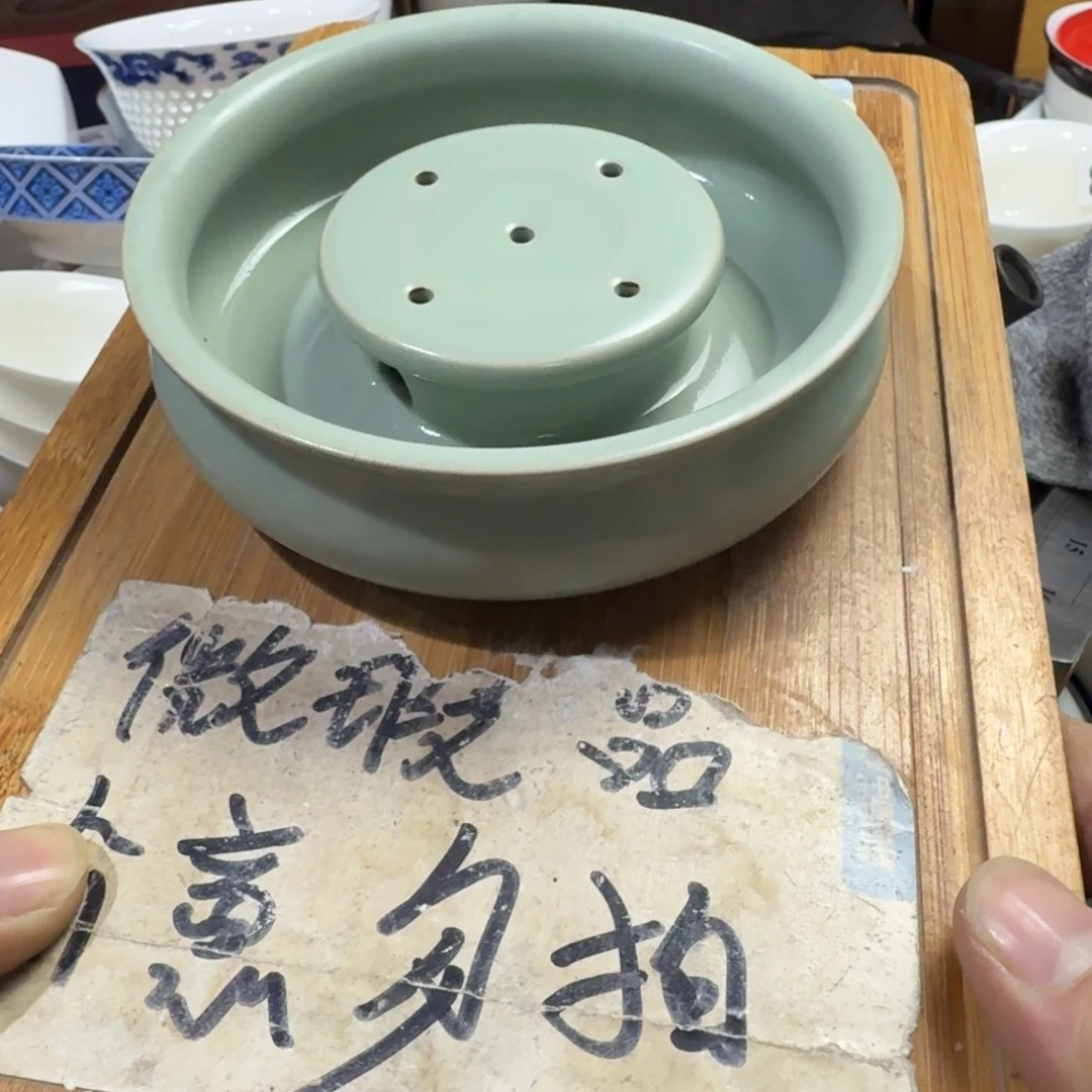 微瑕疵介意勿拍陶瓷器皿H185略有微瑕，无缺口