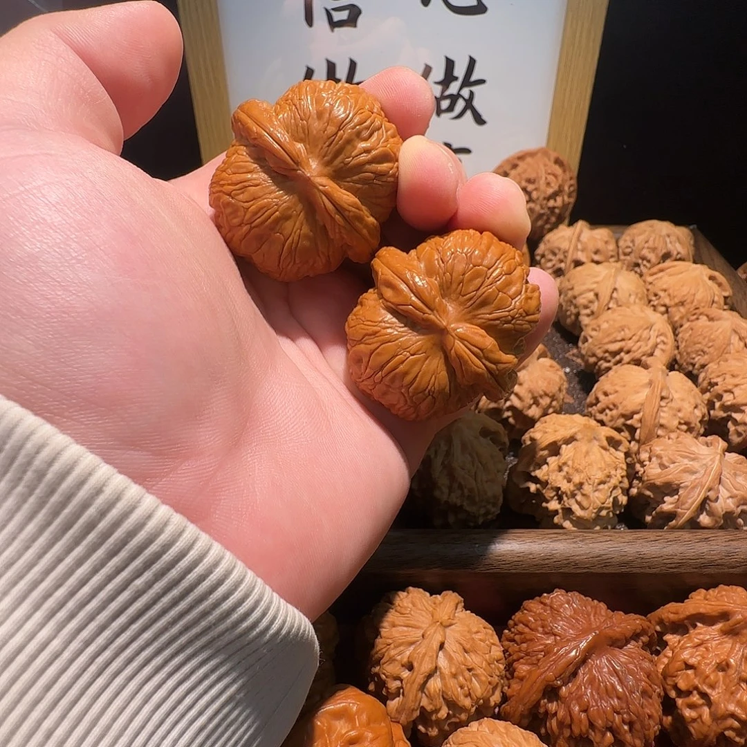 吊坠文玩核桃毕业级元宝，微微黄脖