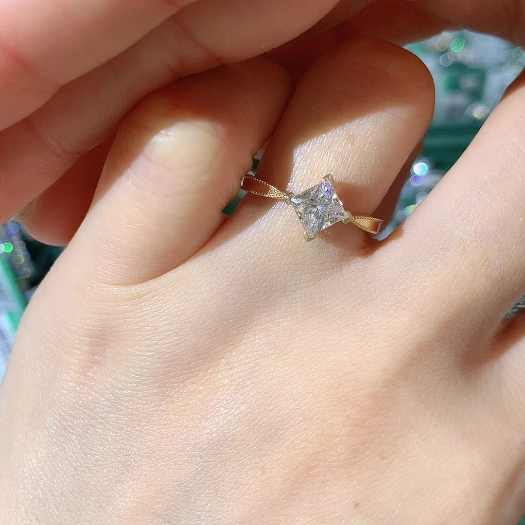 实验室培育钻石18K金镶嵌公主方1克拉