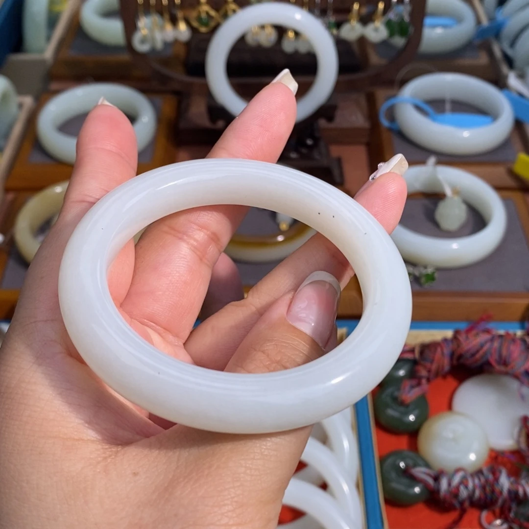 和田玉未镶嵌手镯