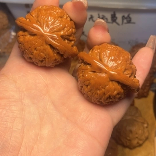 文玩核桃吊坠七*白狮子