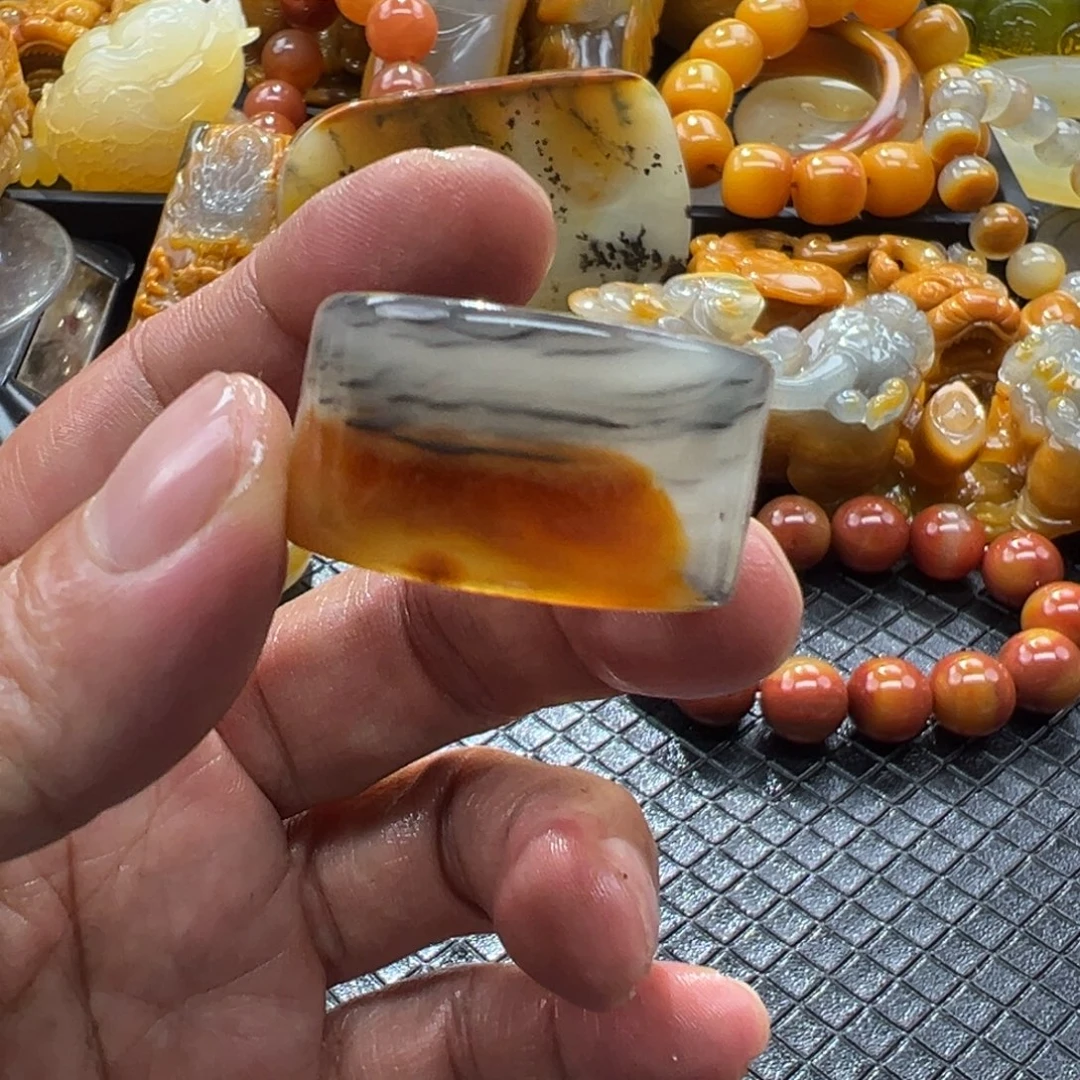 颈饰未镶嵌石英质玉