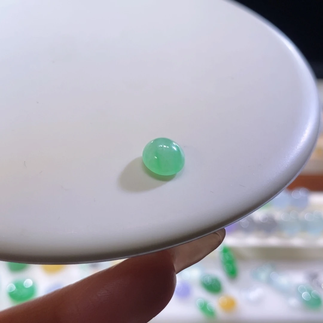 翡翠未镶嵌颈饰翡翠冰甜阳绿小蛋面