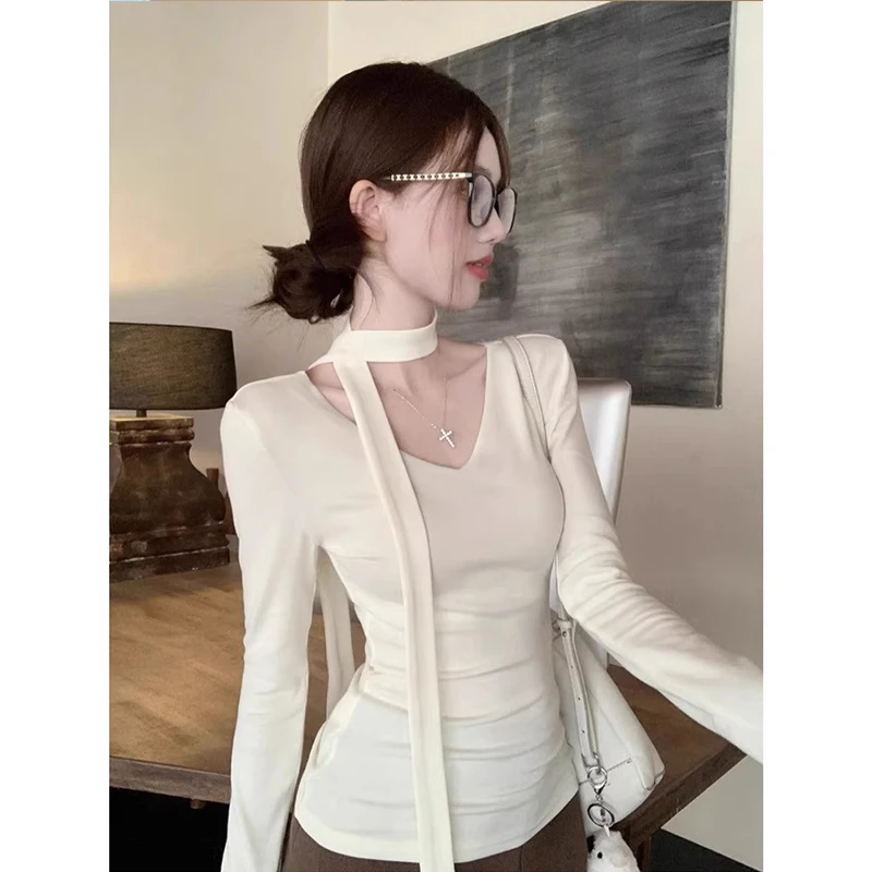甜酷风V领白色针织衫女秋季高级感修身长袖T恤设计感挂脖飘带上衣