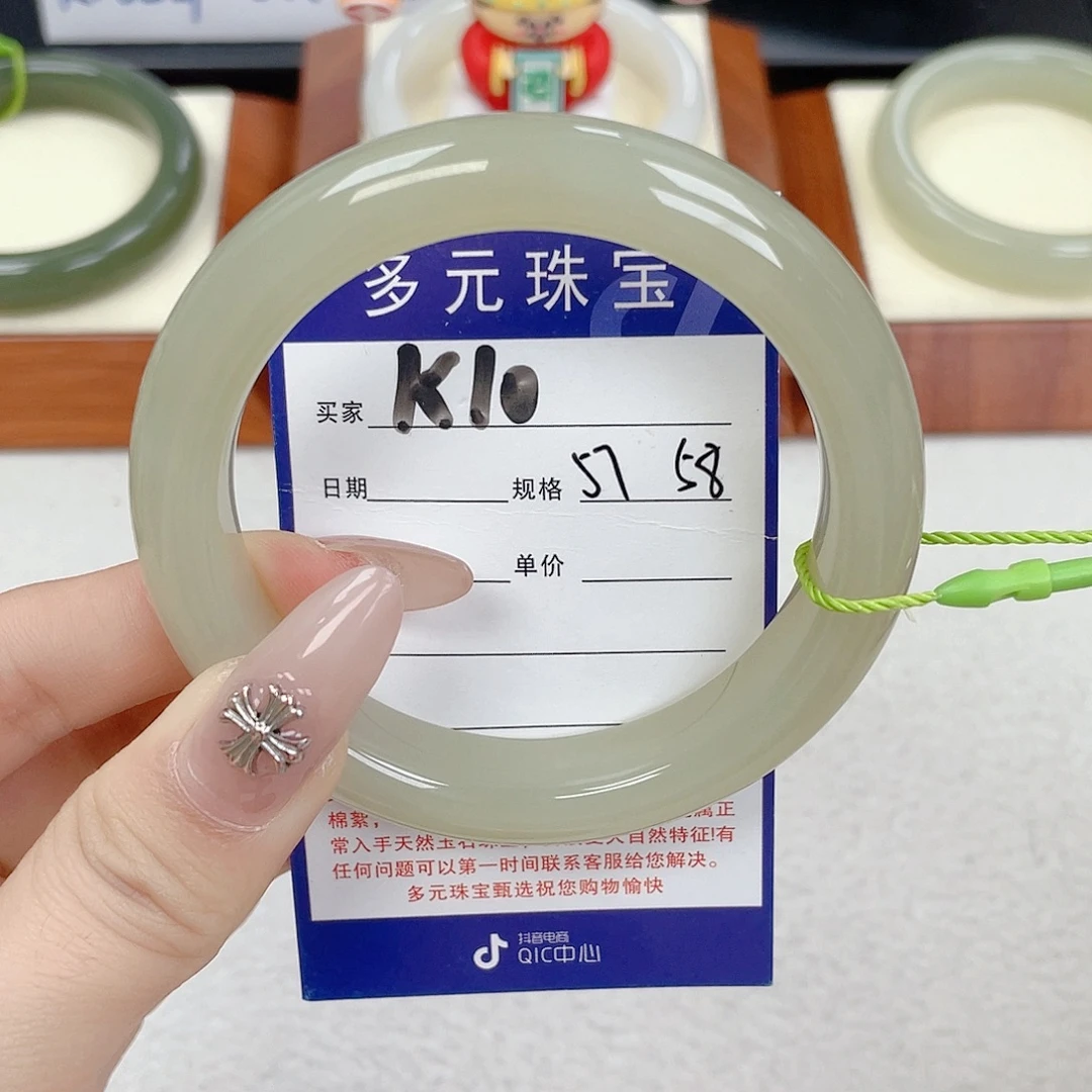 和田玉未镶嵌手镯