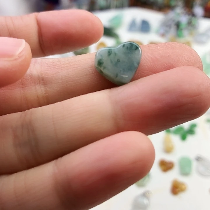 翡翠未镶嵌颈饰爱心无事牌通孔