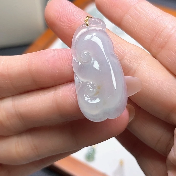 颈饰18K金镶嵌翡翠