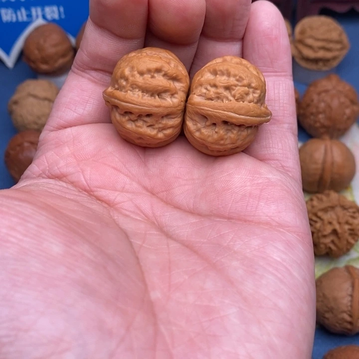 文玩核桃把件玉石方尊