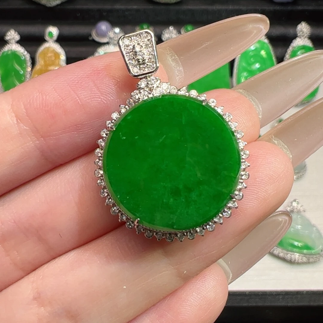 翡翠18K金镶嵌颈饰