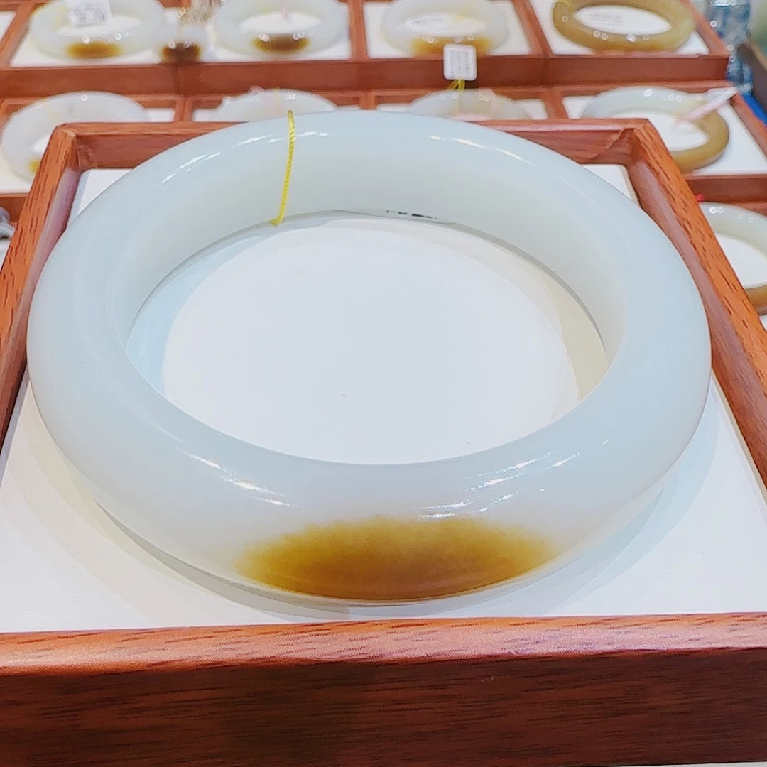 和田玉手镯未镶嵌彩糖白60