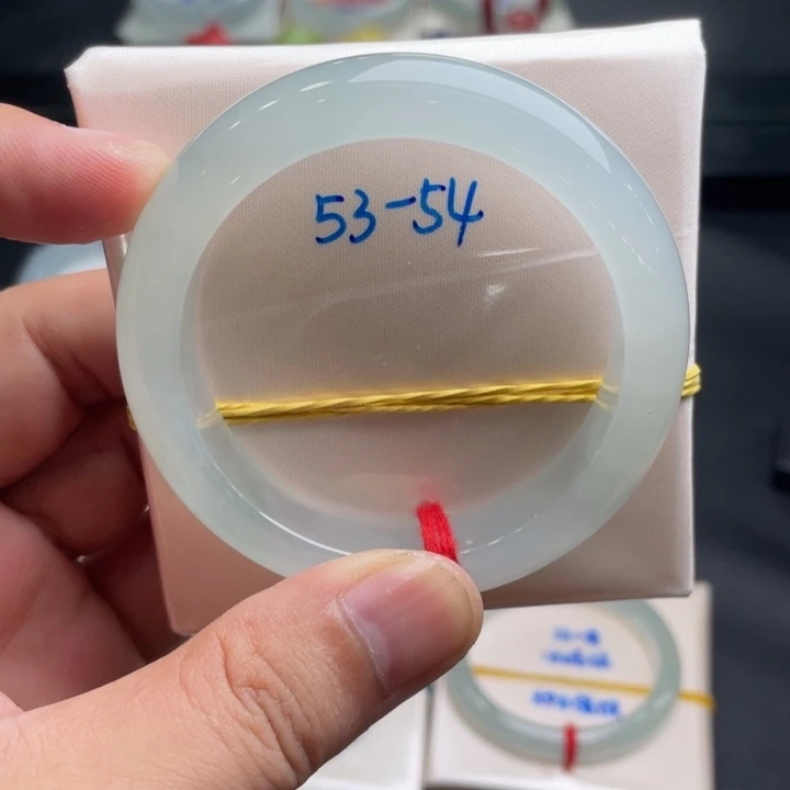 翡翠手镯未镶嵌翡翠手镯