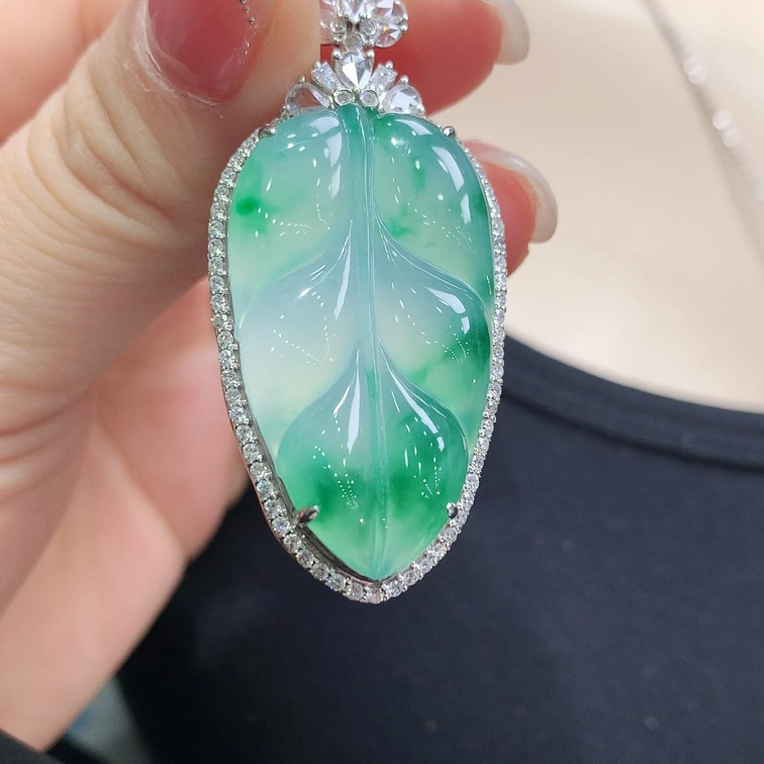 翡翠颈饰18K金镶嵌叶子