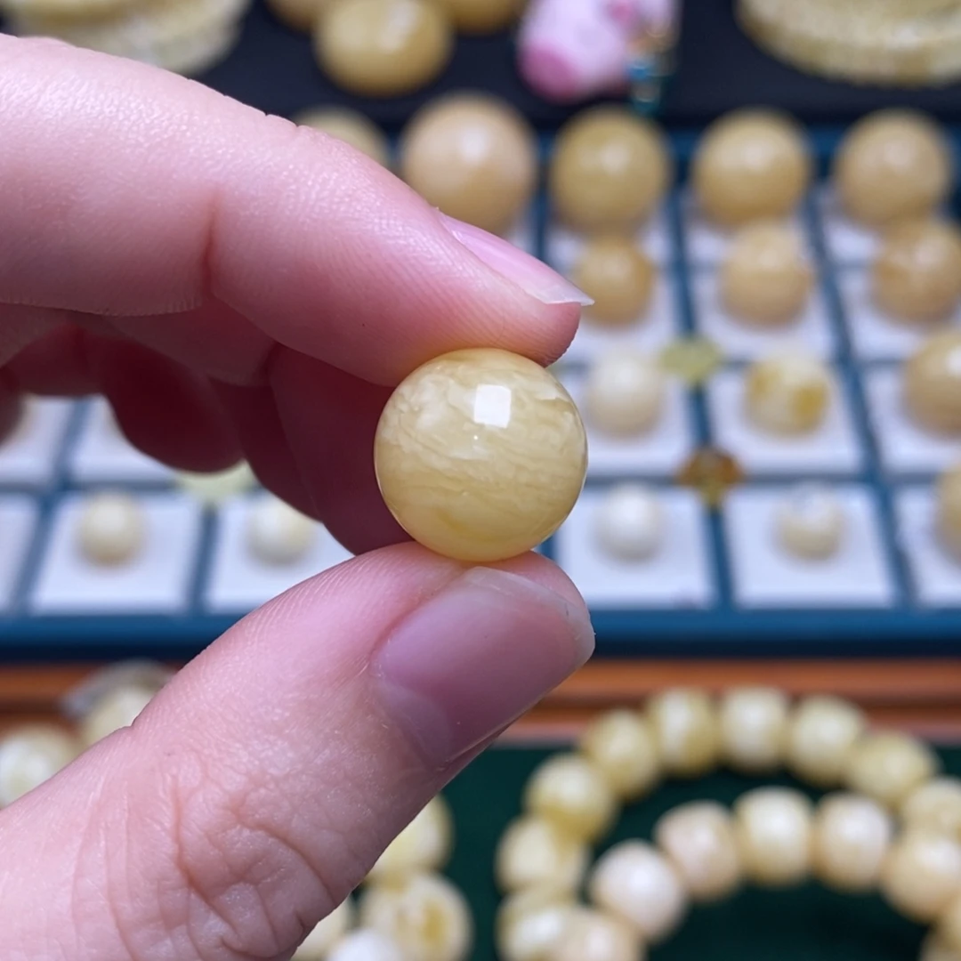 落***桑蜜蜡未镶嵌珠宝奇石