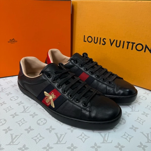 99新 GUCCI/古驰 黑色烫金小蜜蜂 40码