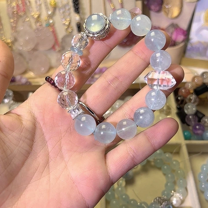 水晶手串未镶嵌手围改17，加2颗海蓝宝