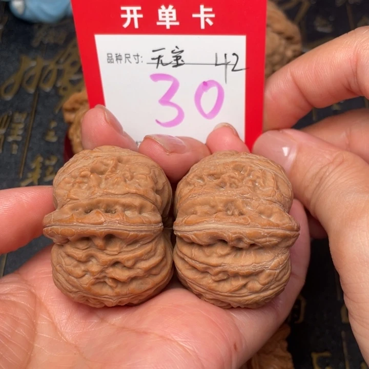 吊坠桃核文玩了吗