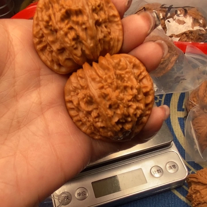 吊坠桃核白狮子41核桃