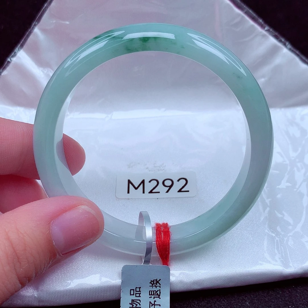 翡翠手镯未镶嵌天然缅甸